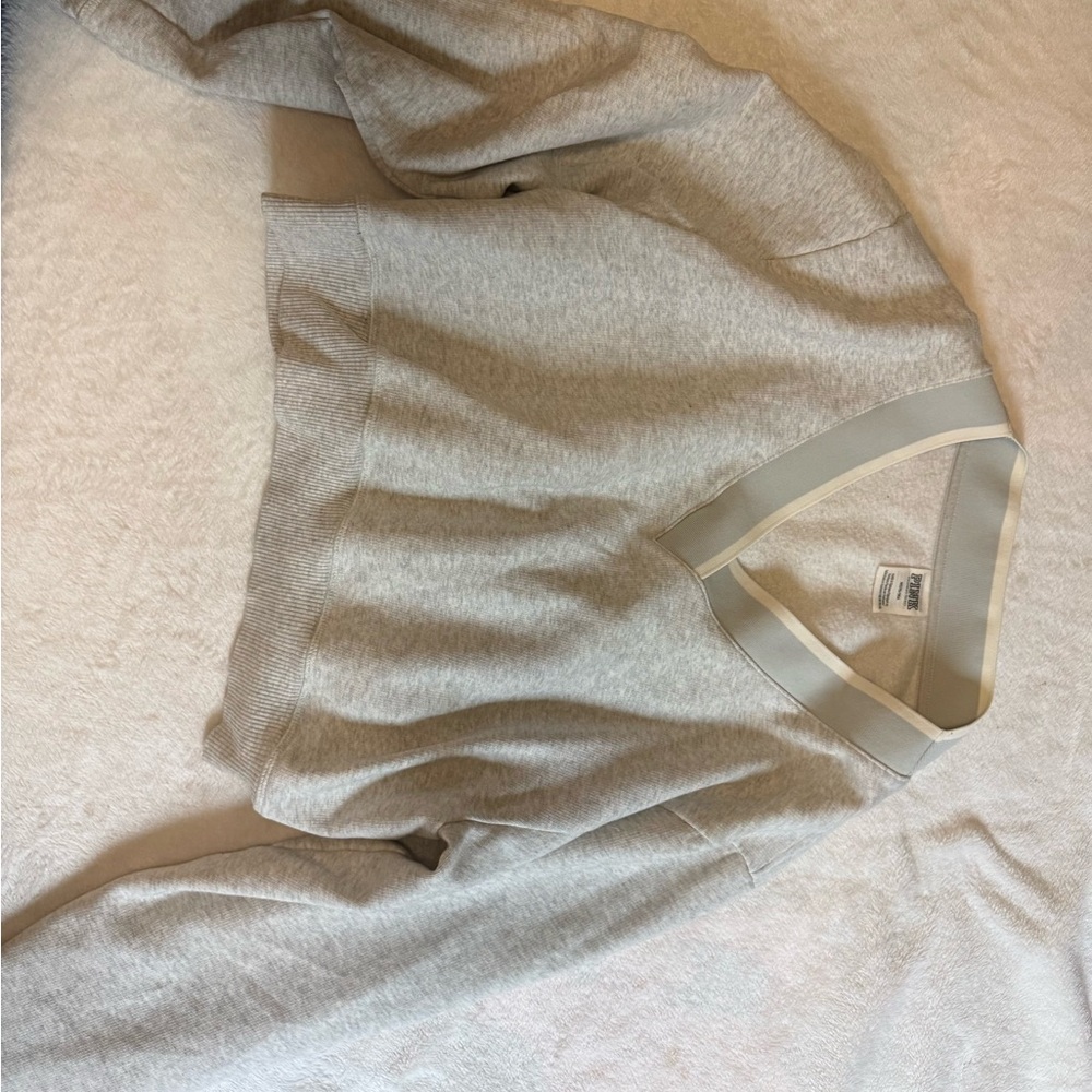 PINK Victoria's Secret Light Gray V-Neck cropped Sweater